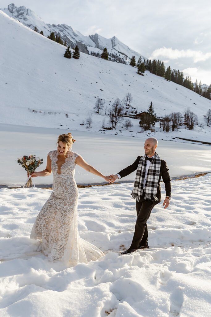 Intimate winter wedding mountains 