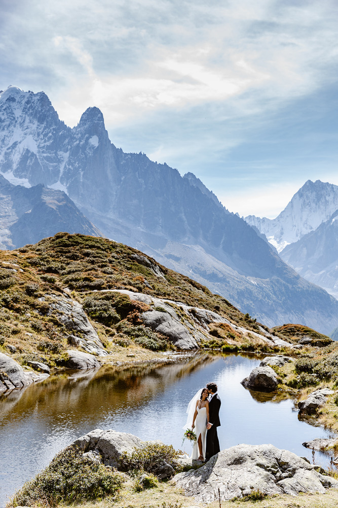 Couple photo shoot by alpine lake with 